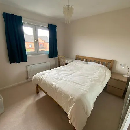 Modern 2 Bedroom Flat In Finnieston, With Private Parking