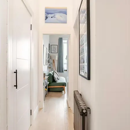 דירה Warm Upgraded Top-floor Flat In Finnieston