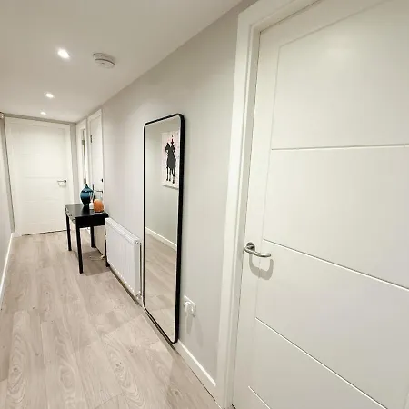 Apartment 2-bed Flat In East End