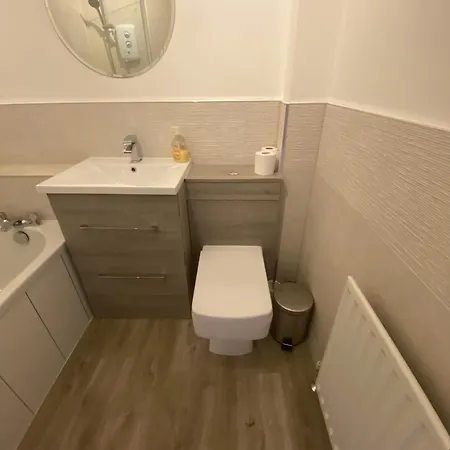 Modern 2 Bedroom Flat In Finnieston, With Private Parking *