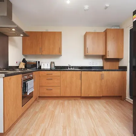 2br With Parking Near Southside And Queens Park Διαμέρισμα