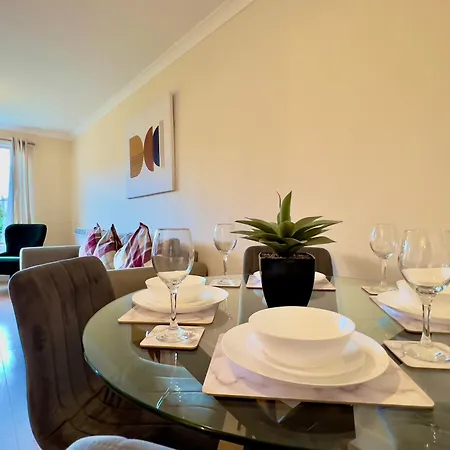 Apartment Garden-view 2br - Free Parking & Wifi Glasgow