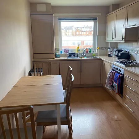 Modern 2 Bedroom Flat In Finnieston, With Private Parking Apartment