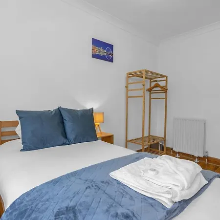 3 Bedroom Apartment - Glasgow Cromdale St - Sleeps 5 - Contractors, Business & Relocations - Free Parking Appartement *