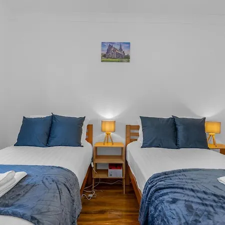 3 Bedroom Apartment - Glasgow Cromdale St - Sleeps 5 - Contractors, Business & Relocations - Free Parking Appartement Glasgow