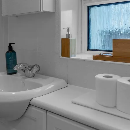 3 Bedroom Apartment - Glasgow Cromdale St - Sleeps 5 - Contractors, Business & Relocations - Free Parking Appartement Glasgow