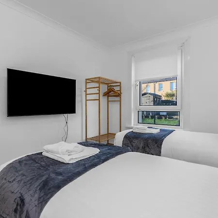 3 Bedroom Apartment - Glasgow Cromdale St - Sleeps 5 - Contractors, Business & Relocations - Free Parking Appartement *