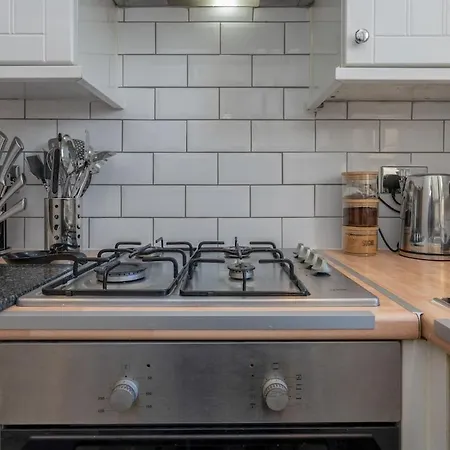 3 Bedroom Apartment - Glasgow Cromdale St - Sleeps 5 - Contractors, Business & Relocations - Free Parking
