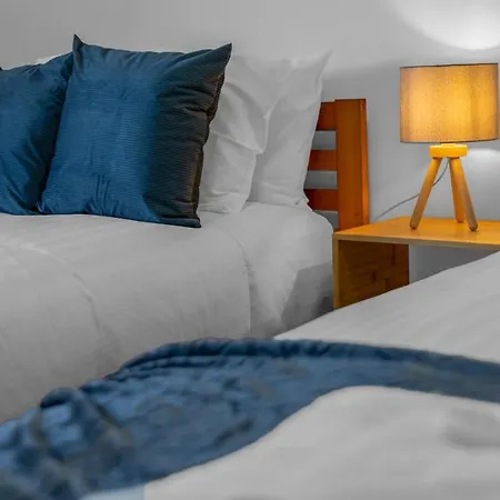 3 Bedroom Apartment - Glasgow Cromdale St - Sleeps 5 - Contractors, Business & Relocations - Free Parking Appartement