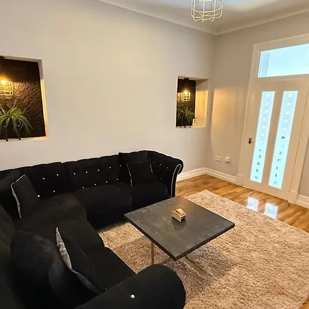 Welcome To Your Perfect Getaway * Glasgow