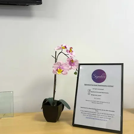 Signature - Greenlees Clubhouse Apartment Glasgow