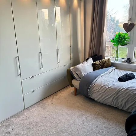 2 Bedroom Fully Furnished Apartment 公寓 *