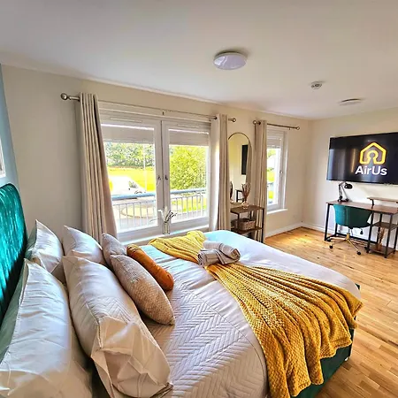 Modern 5 Bedroom Townhouse With Free Parking Feriehus *