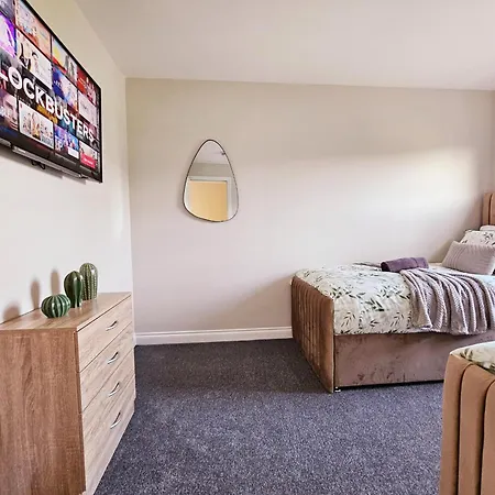 Modern 5 Bedroom Townhouse With Free Parking 別荘 *