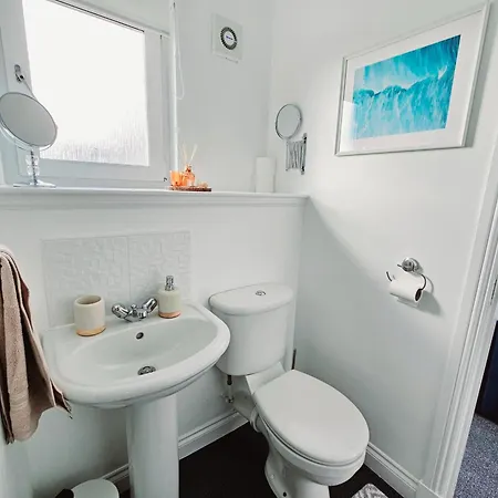 Modern 5 Bedroom Townhouse With Free Parking * グラスゴー