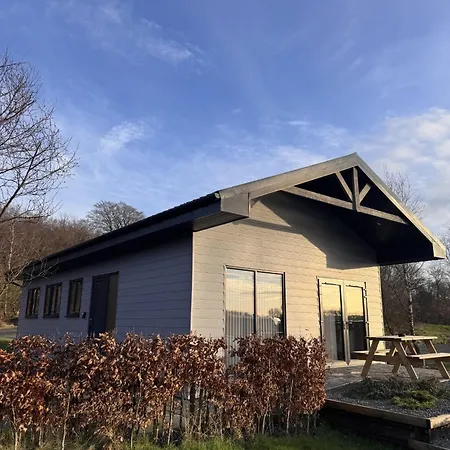 Spacious 3-bedroom On Country Estate Near - Sleeps 6