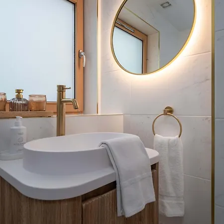 Newly Renovated 3 Bedroom Modern House 펜션