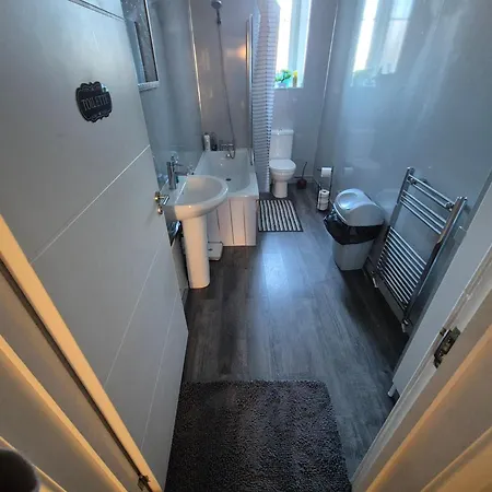 Cosy And Bright 3-bedroom Flat 公寓 *