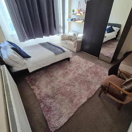 Lejlighed Cosy And Bright 3-bedroom Flat