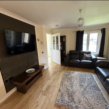 Villa - Entire House - Free Parking , Free Super Fast Wifi , Private Garden & Parking Security