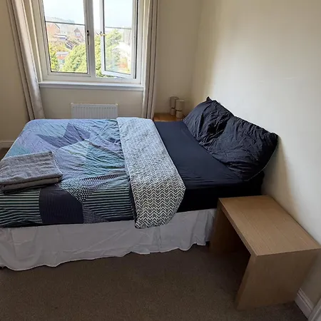 Villa - Entire House - Free Parking , Free Super Fast Wifi , Private Garden & Parking Security *