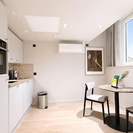 Aparthotel Vcity At The Teacher