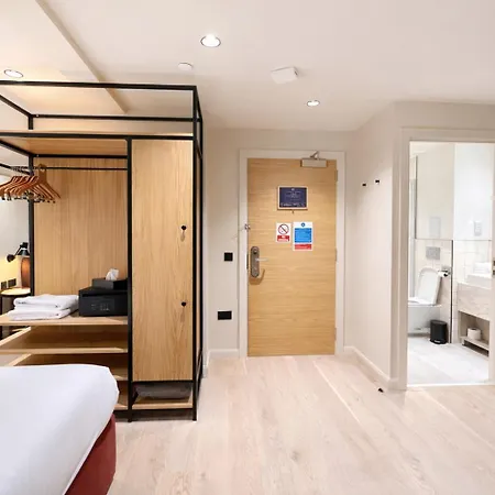 Vcity At The Teacher Apartmanhotel 4*