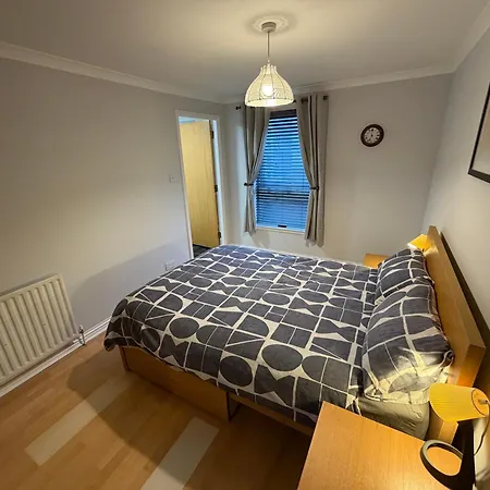 In Heart Of West End- Parking Space- Recent Refurb- Near And Kelvingrove Art Gallery