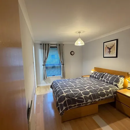 In Heart Of West End- Parking Space- Recent Refurb- Near And Kelvingrove Art Gallery * Glasgow