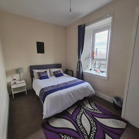Cosy And Bright 3-bedroom Flat *