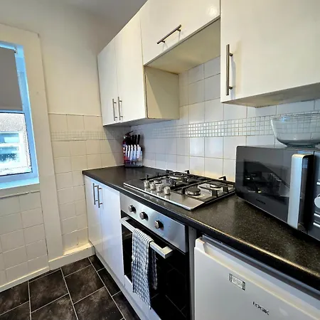 Bright And Cozy 3br Near Hampden Park Nyaraló *