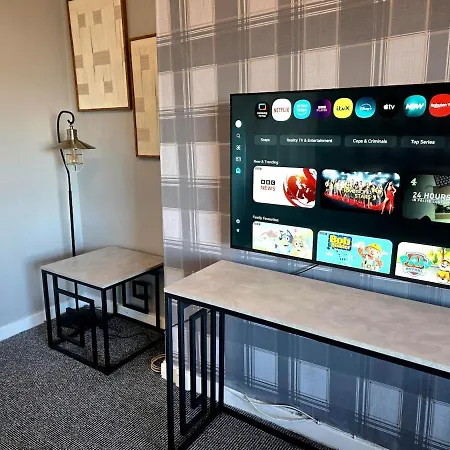 Bright And Cozy 3br Near Hampden Park גלאזגו