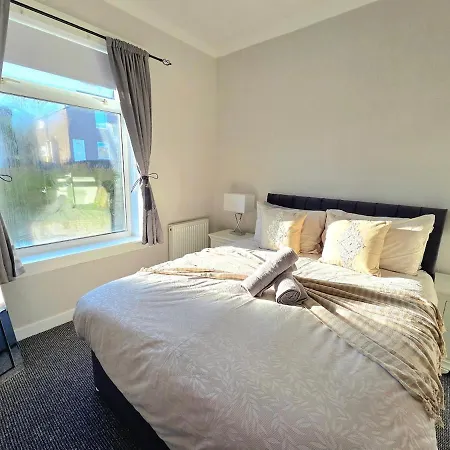 Bright And Cozy 3br Near Hampden Park * גלאזגו