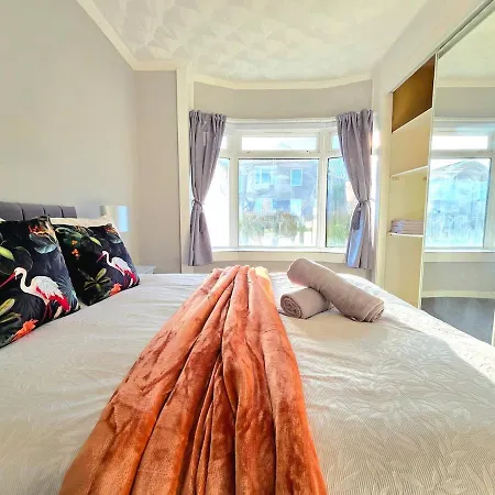 Bright And Cozy 3br Near Hampden Park *