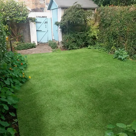 Holiday home Beautiful Town House In Old Cathcart Village,