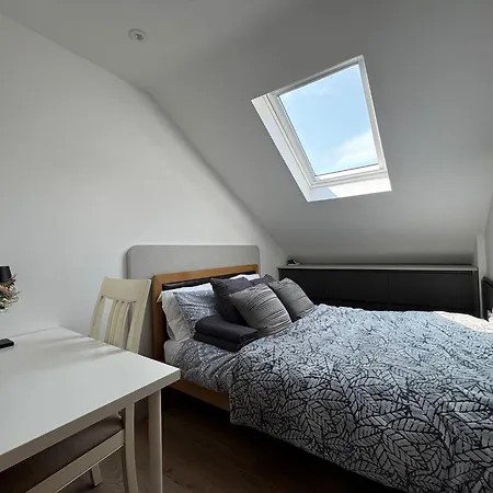 別荘 Charming 3-bedroom House