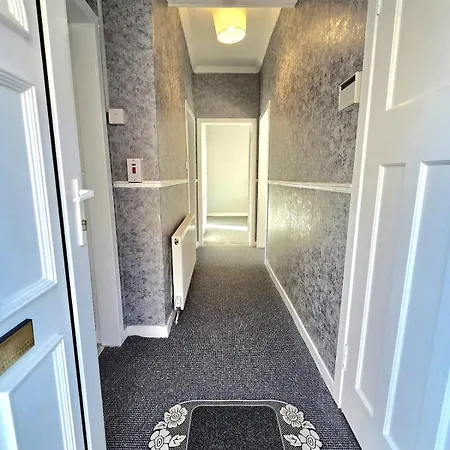 Semesterbostad Bright And Cozy 3br Near Hampden Park