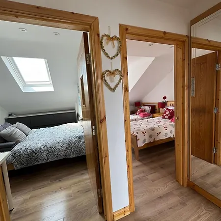 Charming 3-bedroom House Glasgow
