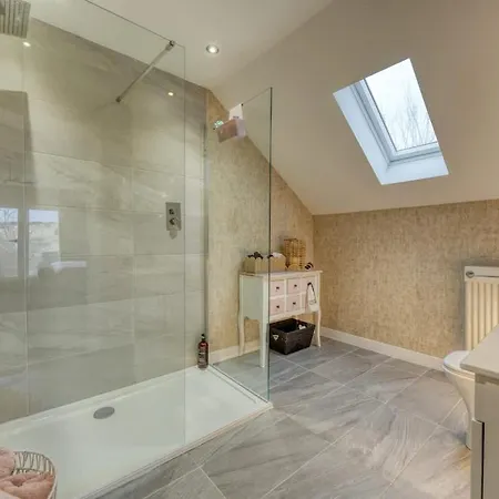 Beautiful 4 Bed Sandstone Hébergement de vacances *