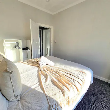 Bright&cozy 3br Near Hampden Park *
