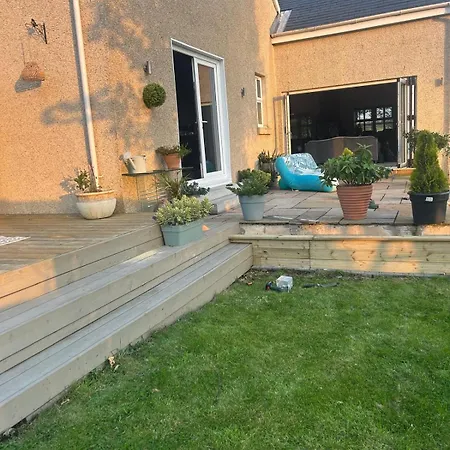 Beautiful 4 Bed Sandstone Glasgow