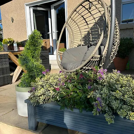 Beautiful 4 Bed Sandstone Γλασκώβη