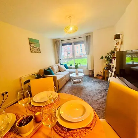 Modern Ground Floor 2 Bed Secure Parking & Perfect For City- Celticemirates Stadium Glasgow