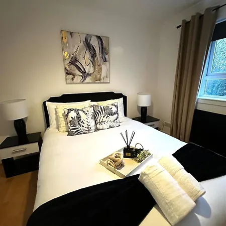 Apartment Modern 2 Bedroom Ground Floor Near Centre *