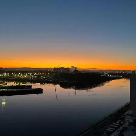 דירה Executive Riverside With Workspace & Fast Wifi