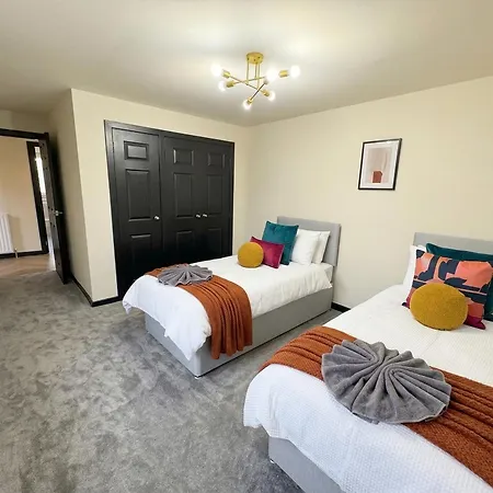 Stylish & Sleeps 7 - Free Parking - Walking Distance To & West End Glasgow