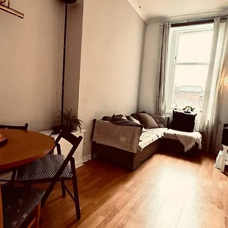 아파트 2 Bed Flat - Sleeps 4 - Parking - Wifi *
