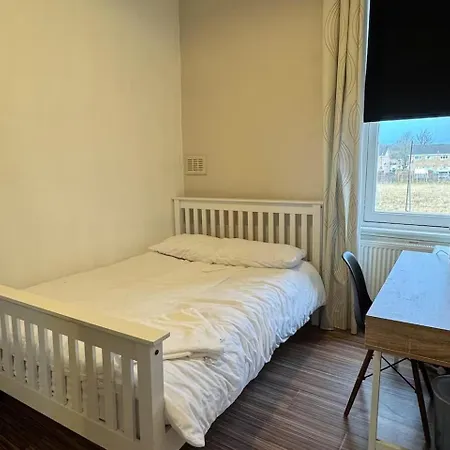 Apartment 2 Bed Flat - Sleeps 4 - Parking - Wifi Glasgow