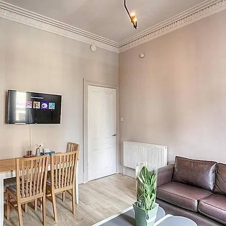 Homely 2 Bed Victorian West End Апартаменты