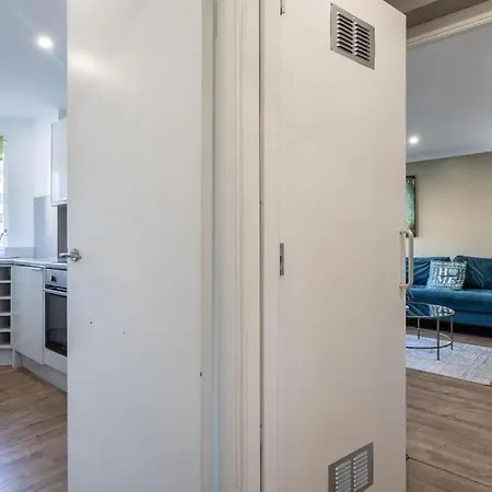 Modern Merchant 1 Bed With Free Parking Apartment